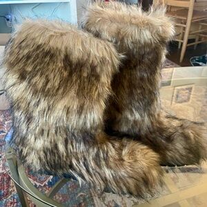 AKIRA / matches  Gracelle Coat/  Furry Brown Women's Boots